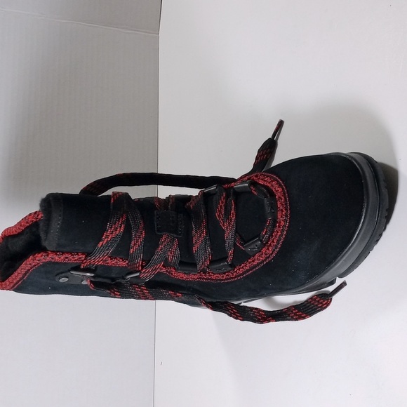 Boot - Picture 2 of 9